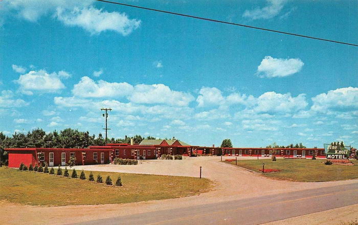 Pine Knoll Motel (Pioneer Motel, Pioneer Apartments) - Old Postcard Photo (newer photo)
